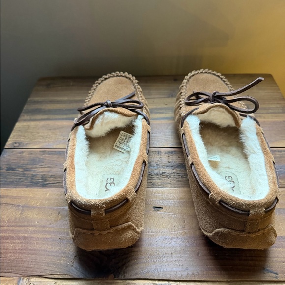 UGG Women’s Dakota Chestnut Slippers - Picture 2 of 6